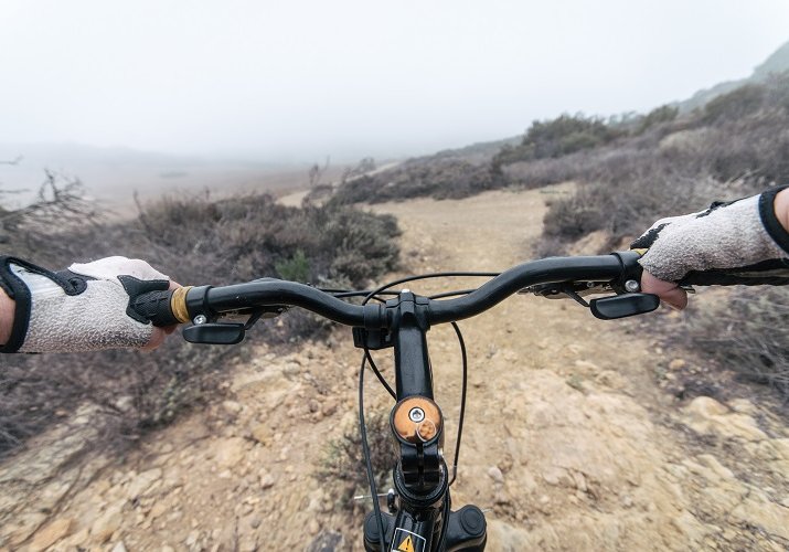 Ekspert zaleca: w co się ubrać wczesną wiosną?