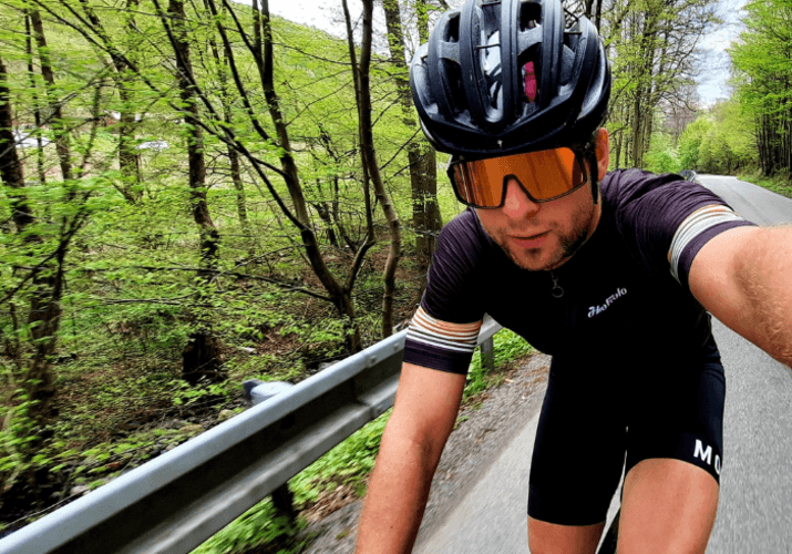 Jak zwiększyć swoje bezpieczeństwo podczas treningu na rowerze