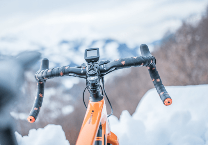 Jakich akcesoriów nie powinno zabraknąć podczas zimowej jazdy na rowerze