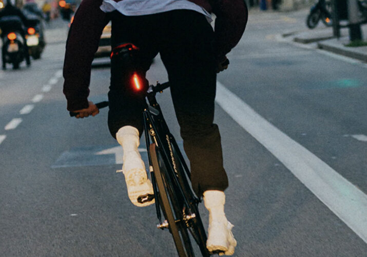 Włącz myślenie - włącz oświetlenie - dlaczego tak ważne jest posiadanie oświetlenia w rowerze?