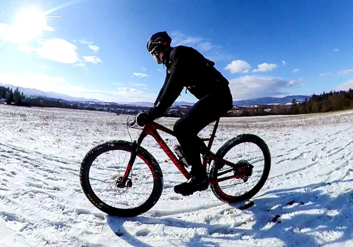 3 główne korzyści zimowej jazdy na rowerze dla zdrowia sportowca