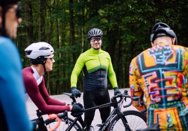 Dlaczego nie bać się kolorów? Wpuśćmy je do kolarskiej szafy!