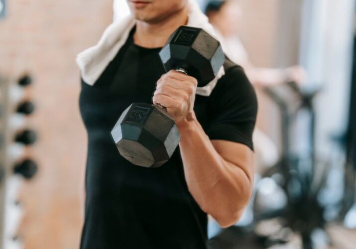 Koła nie wystarczą! Rusz tyłek i sięgnij po hantle (albo przynajmniej po siebie).