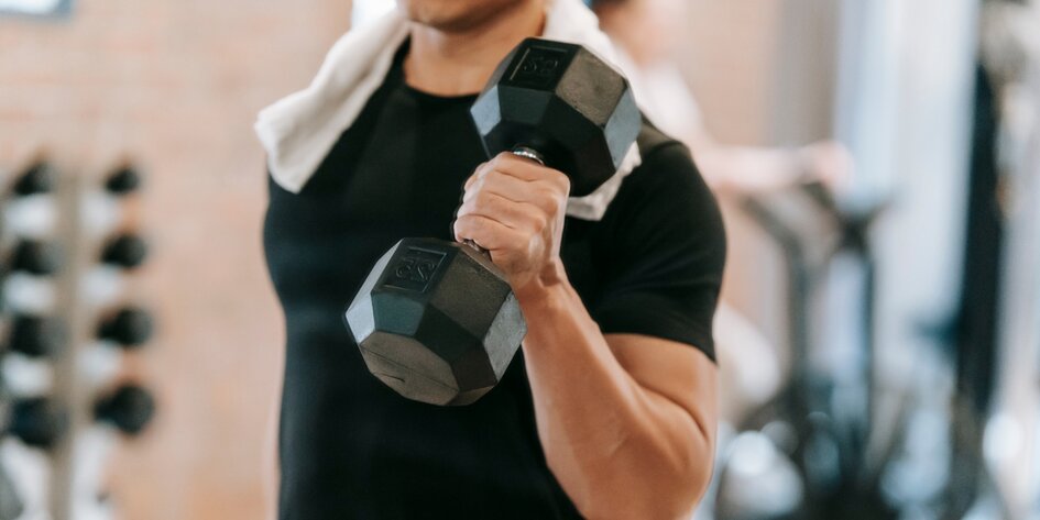 Koła nie wystarczą! Rusz tyłek i sięgnij po hantle (albo przynajmniej po siebie).>