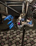 MUC-OFF mata pod rower - BIKE MAT - czarny/różowy/biały