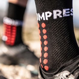 COMPRESSPORT Kolarskie klasyczne skarpetki - ULTRA TRAIL - czarny
