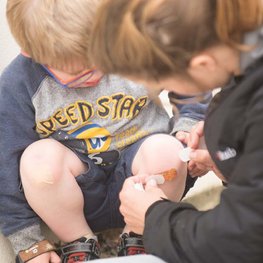 LIFESYSTEMS apteczka - LITTLELIFE MINI FIRST AID KIT - niebieski