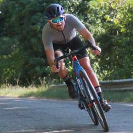 SIX2 Kolarskie klasyczne skarpetki - SHORT LOGO - szary/czarny